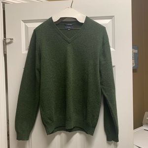 100% mens cashmere sweater. Hunter green. Large.